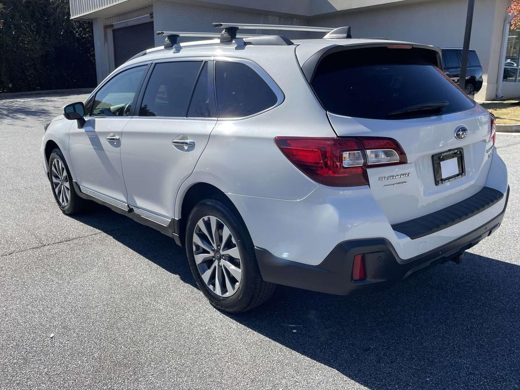 2019 Subaru Outback 3.6R Touring photo 3