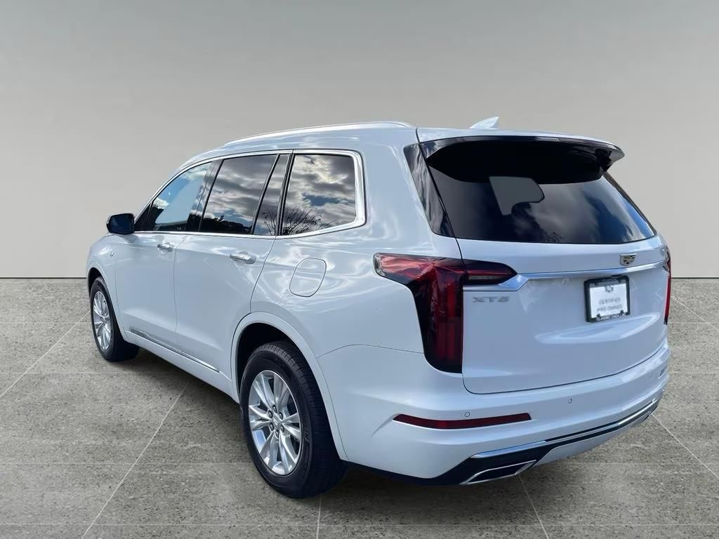 2023 Cadillac XT6 Luxury photo 3