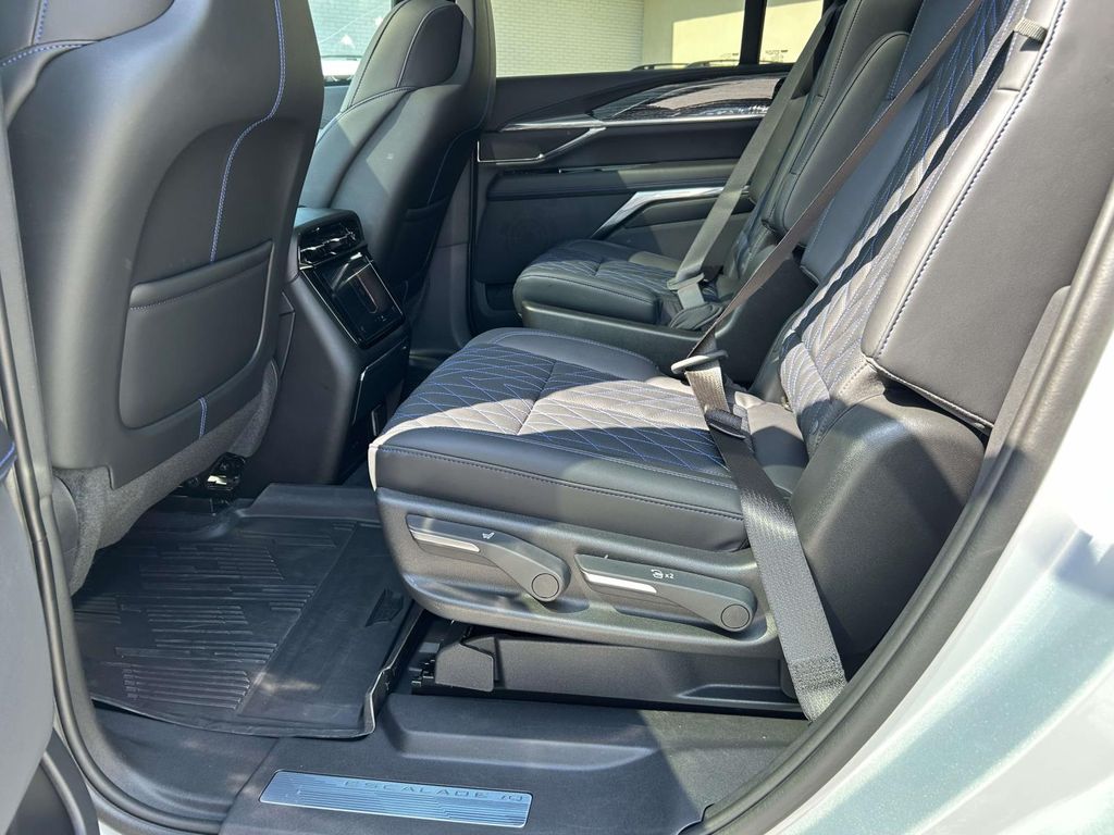 2025 Cadillac Escalade IQ Sport 1 - Photo 13