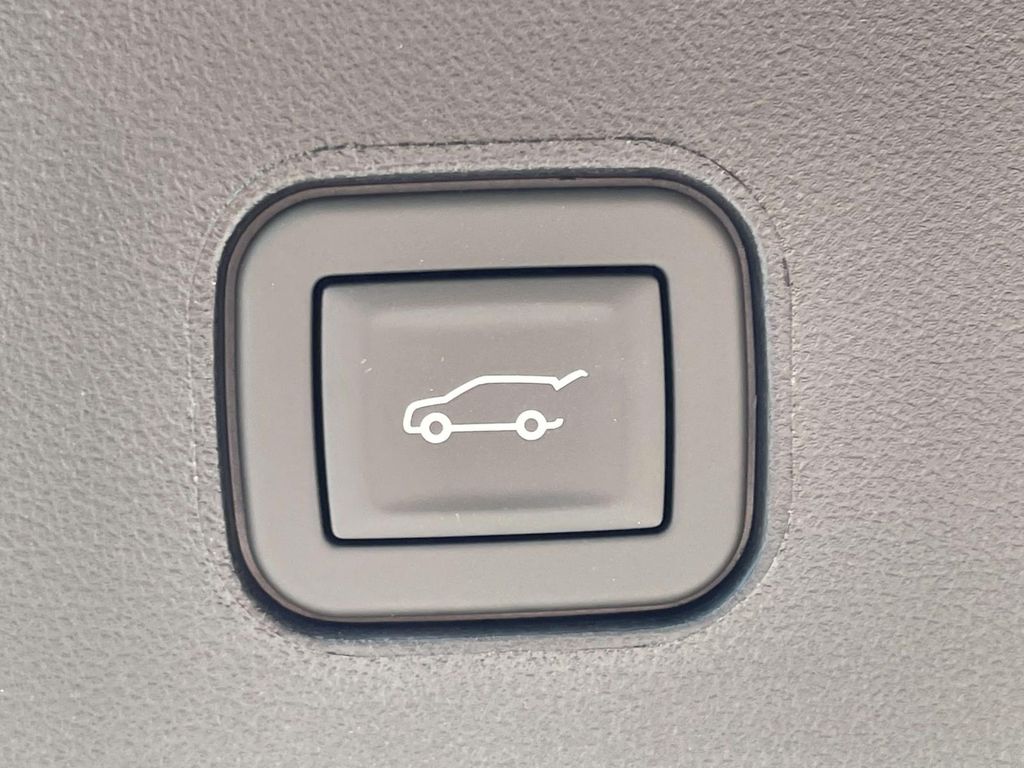 2026 Cadillac LYRIQ V Premium - Photo 12