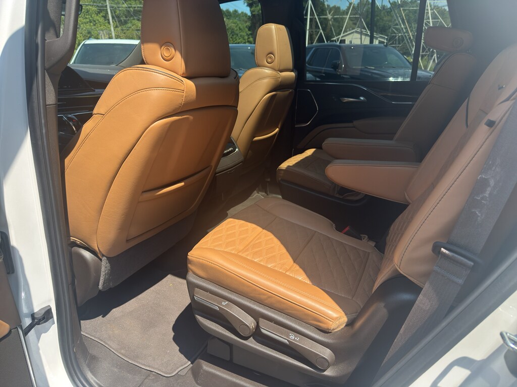 2024 Cadillac Escalade Sport photo 3