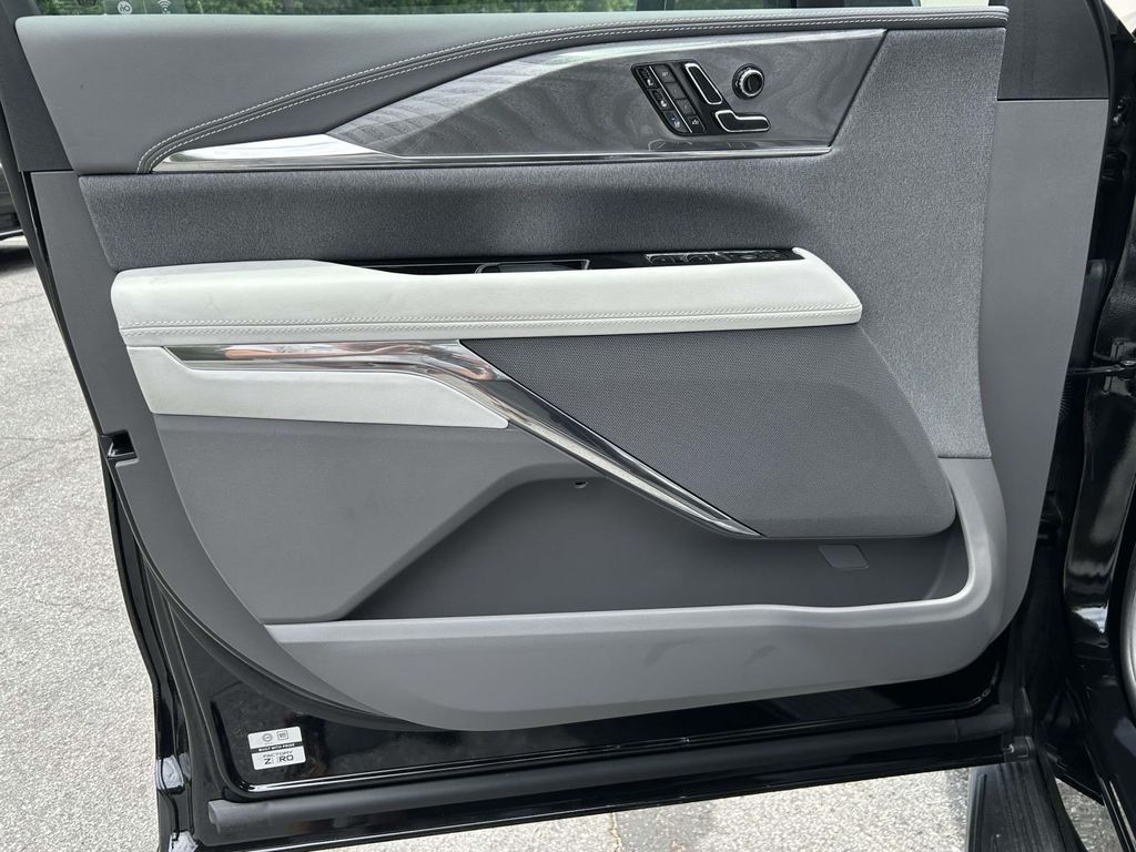 2026 Cadillac Escalade IQ Luxury - Photo 17