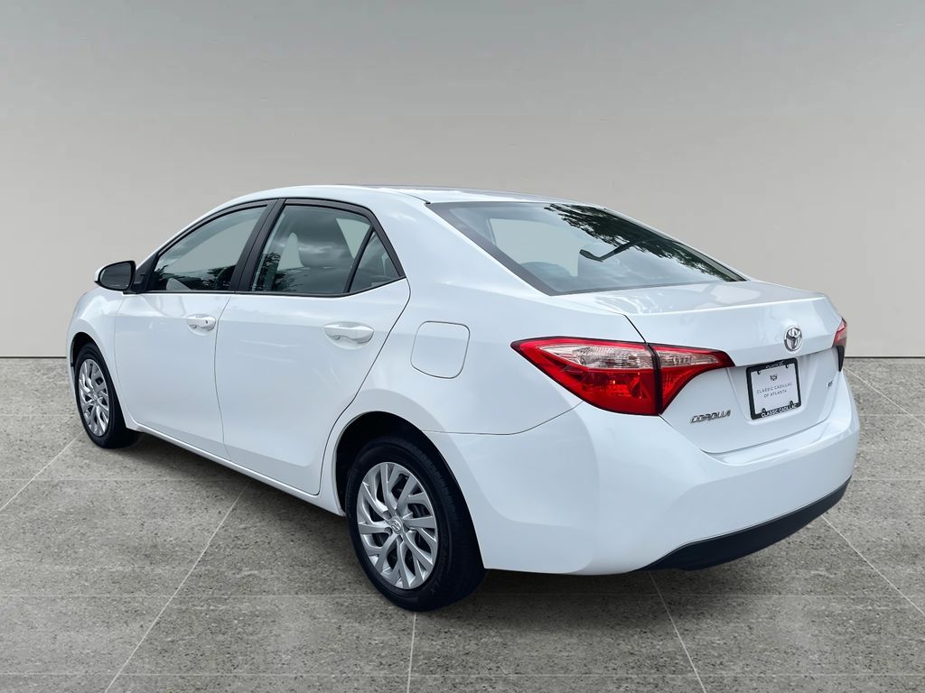2018 Toyota Corolla LE photo 3