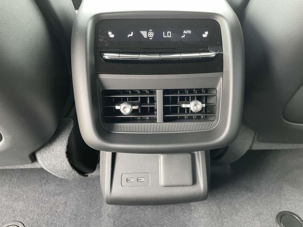 2026 Cadillac LYRIQ V Premium - Photo 13