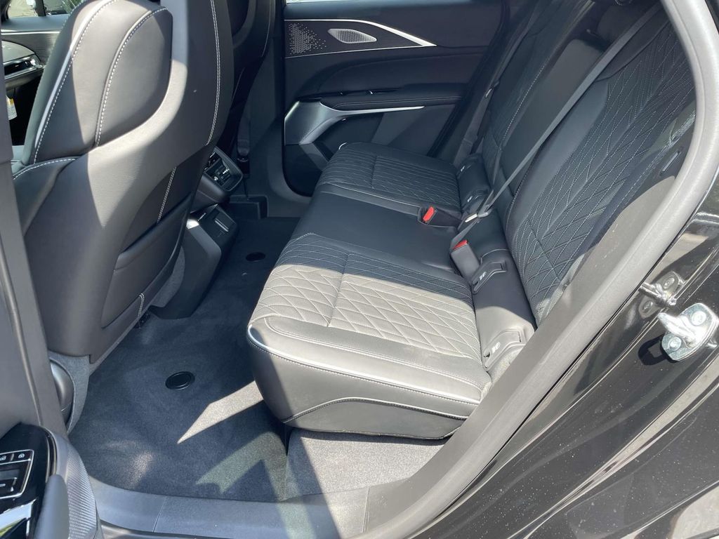 2026 Cadillac LYRIQ V Premium - Photo 13