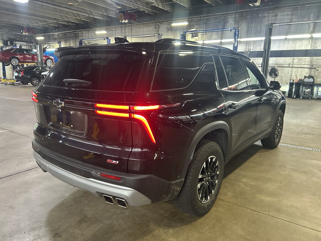 2024 Chevrolet Traverse Z71 photo 3