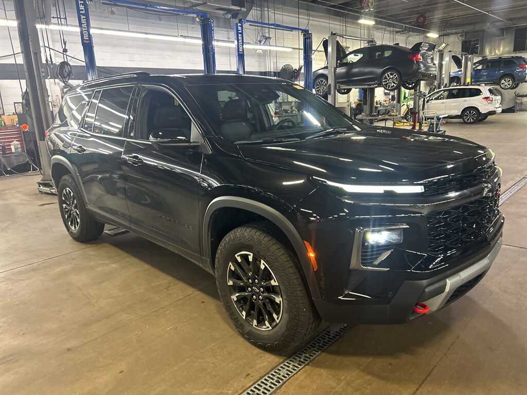 2024 Chevrolet Traverse Z71 photo 2