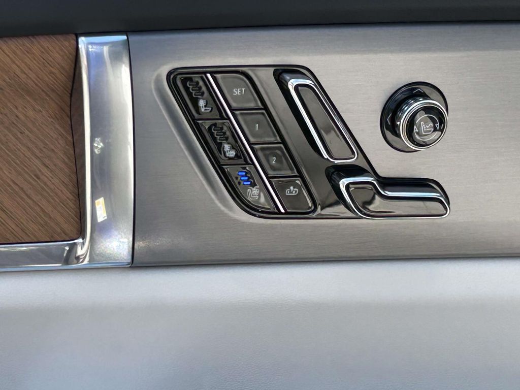 2027 Cadillac VISTIQ Sport - Photo 17