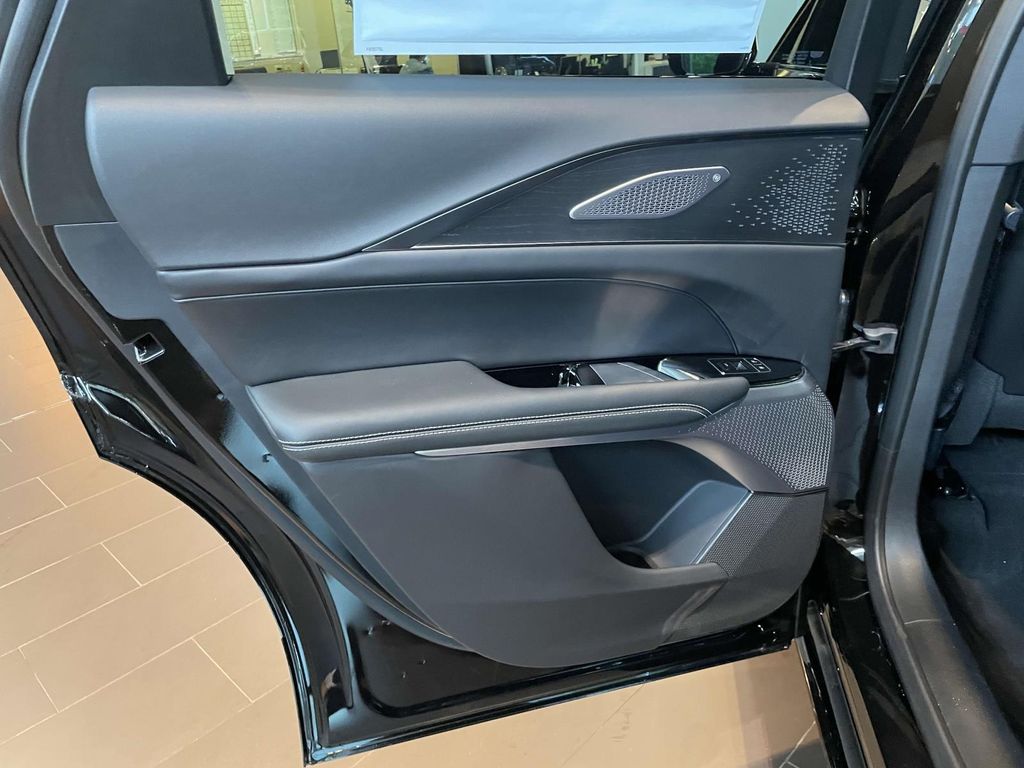 2026 Cadillac LYRIQ V Premium - Photo 10
