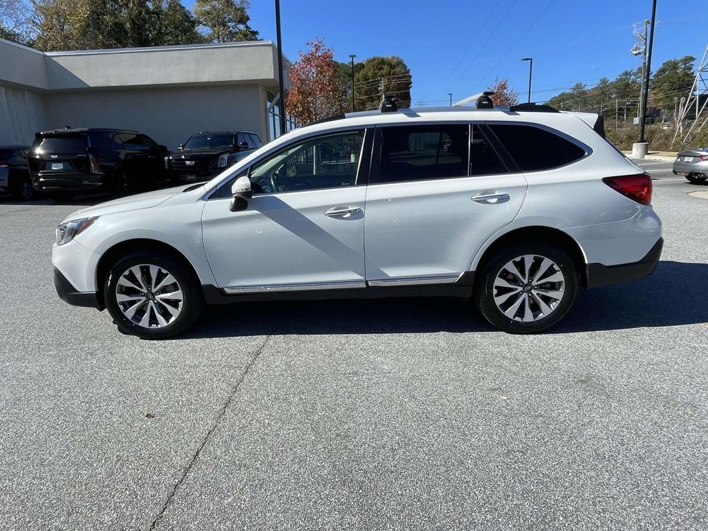 2019 Subaru Outback 3.6R Touring photo 2