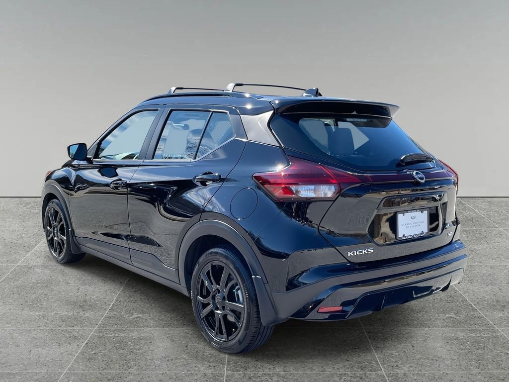 Used 2022 Nissan Kicks SR