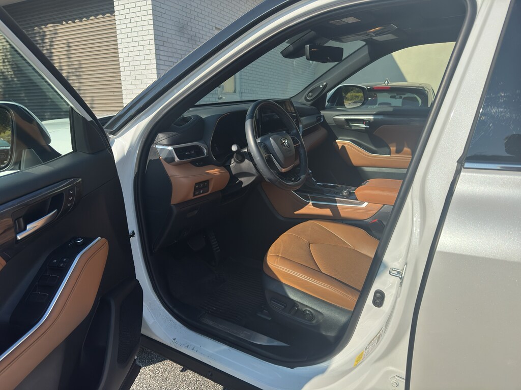 2024 Toyota Highlander Platinum photo 2