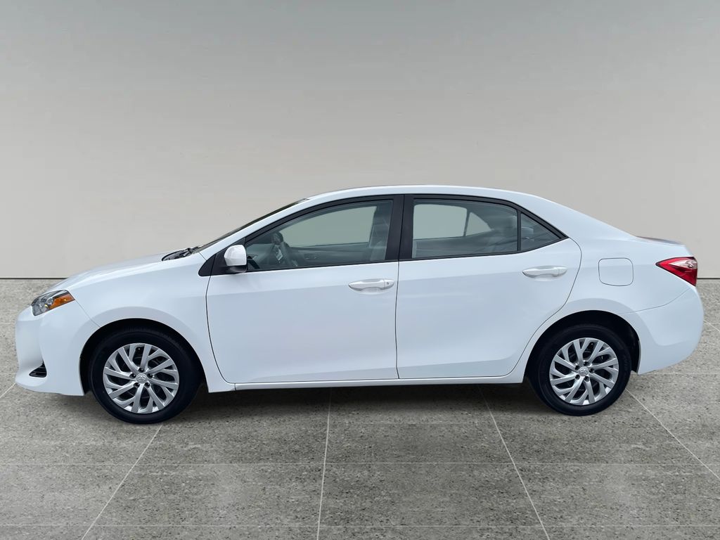 2018 Toyota Corolla LE photo 2