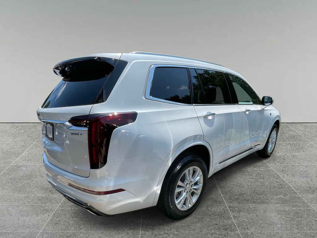 2025 Cadillac XT6 Luxury photo 3