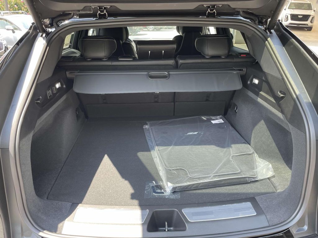 2026 Cadillac LYRIQ V Premium - Photo 10