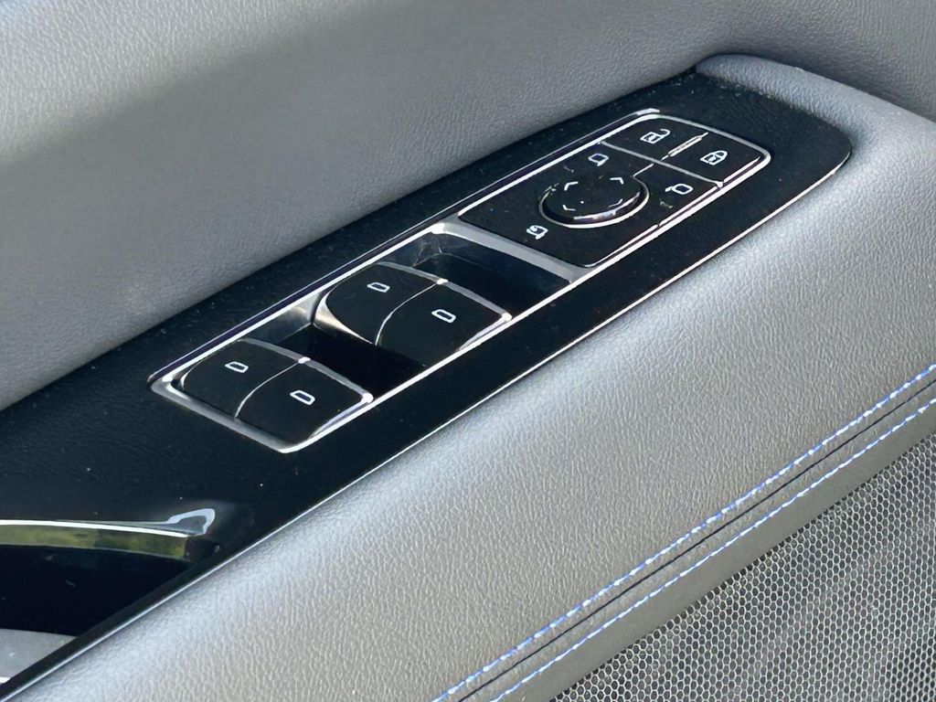 2025 Cadillac Escalade IQ Sport 1 - Photo 17
