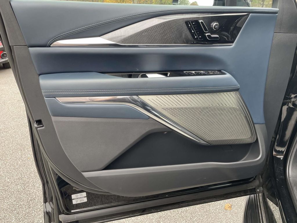 2025 Cadillac Escalade IQ Luxury 2 - Photo 17