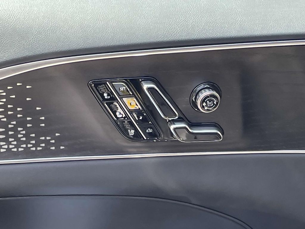 2026 Cadillac LYRIQ V Premium - Photo 17