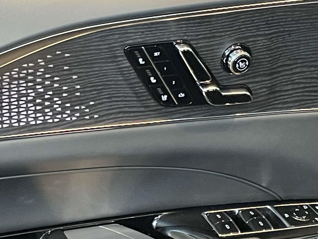 2026 Cadillac LYRIQ V Premium - Photo 17