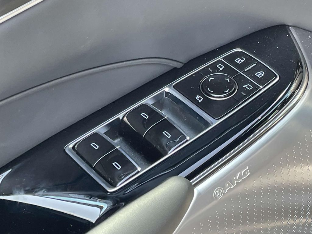 2026 Cadillac LYRIQ V Premium - Photo 18