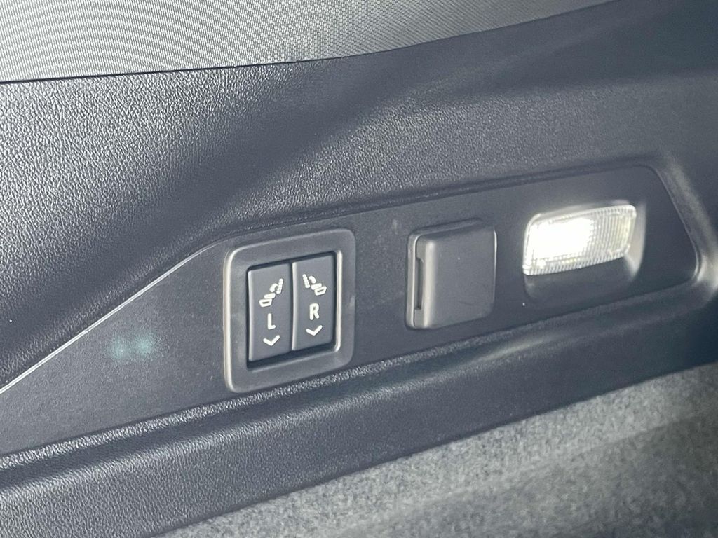 2026 Cadillac LYRIQ V Premium - Photo 11