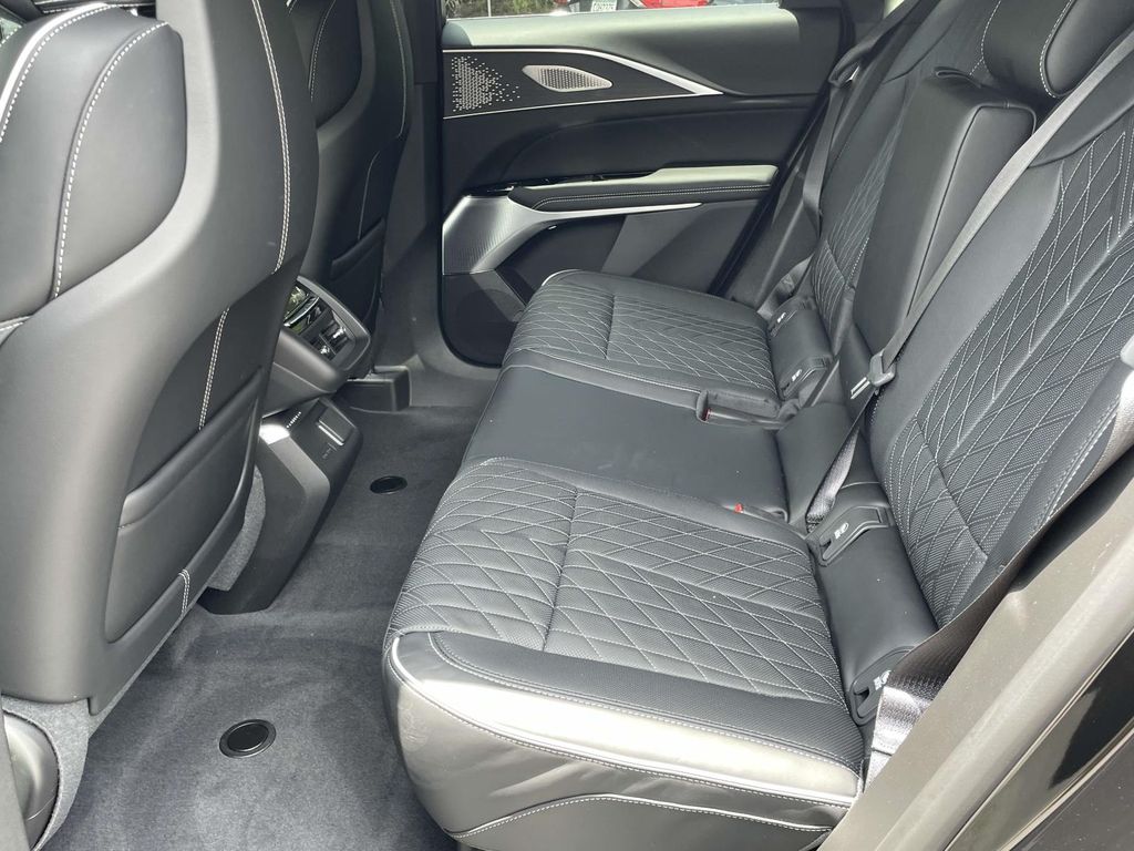 2026 Cadillac LYRIQ V Premium - Photo 12