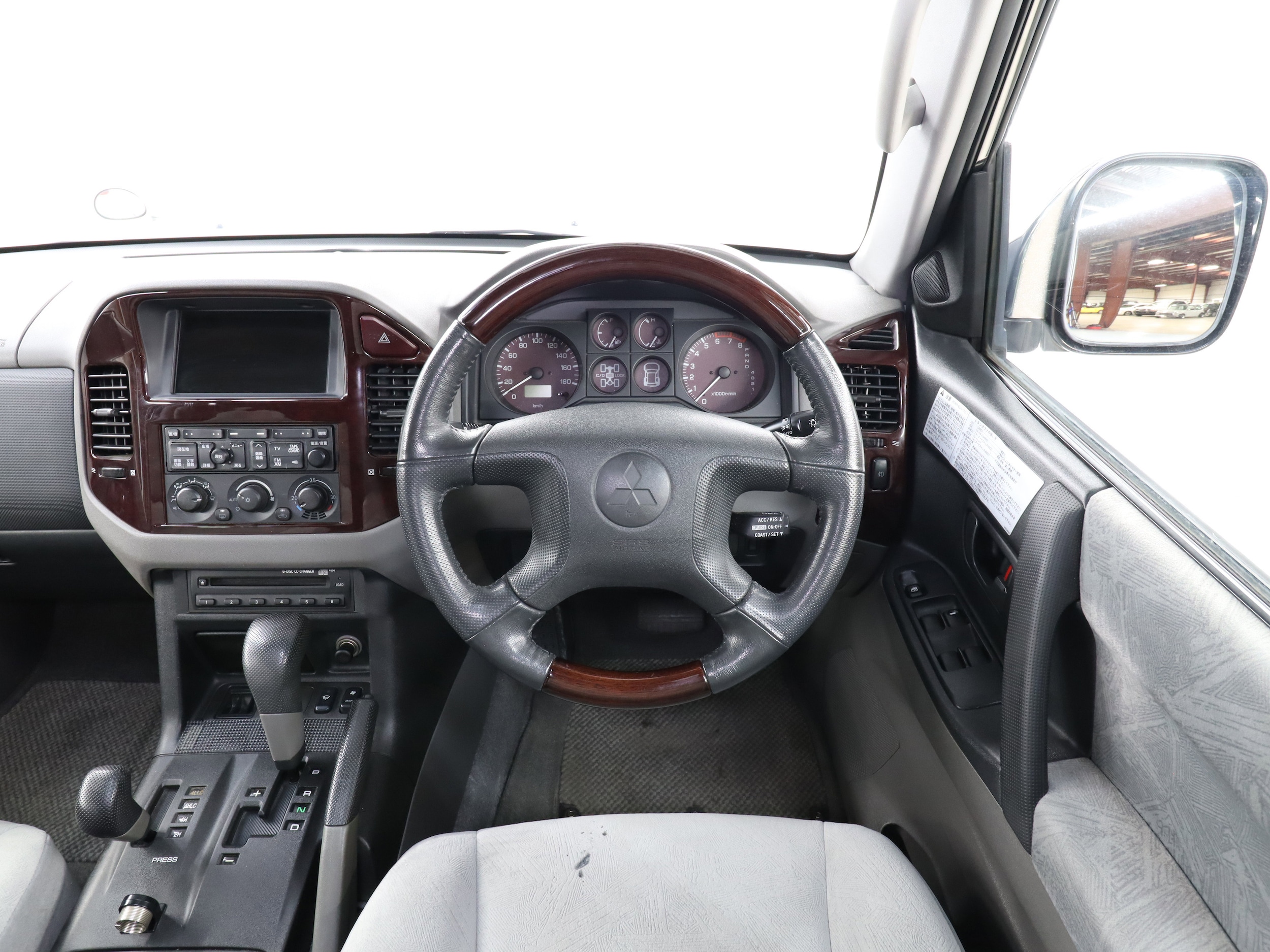2000 Mitsubishi Pajero 10