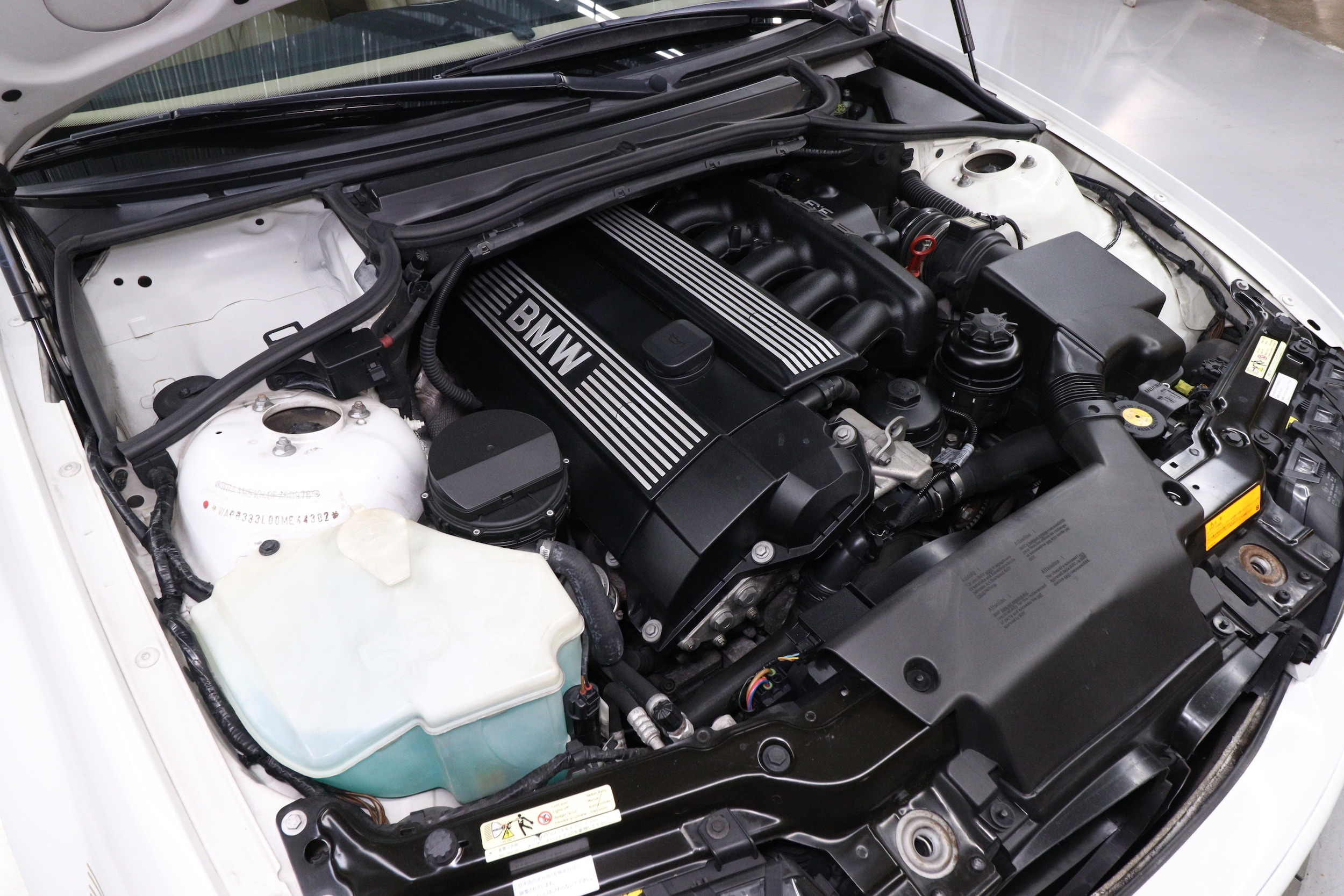 2000 BMW Alpina B3 24