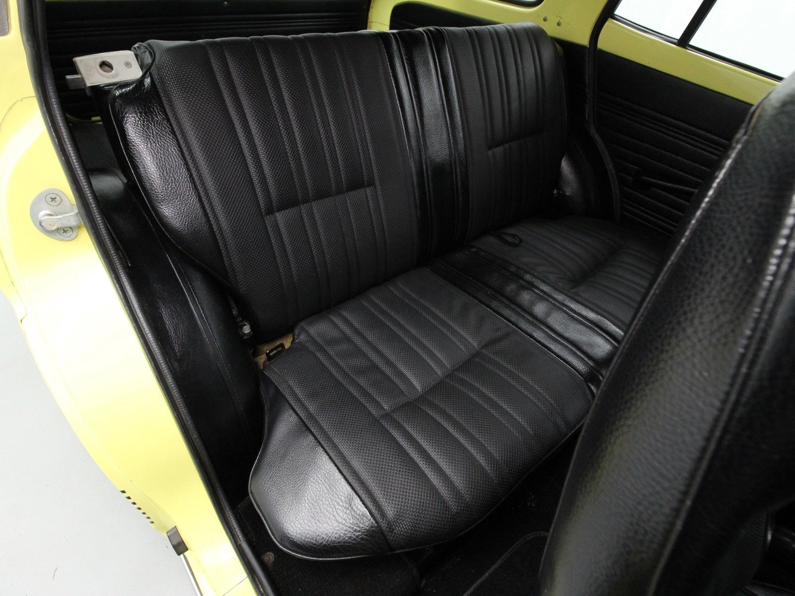 1974 Datsun 710 38