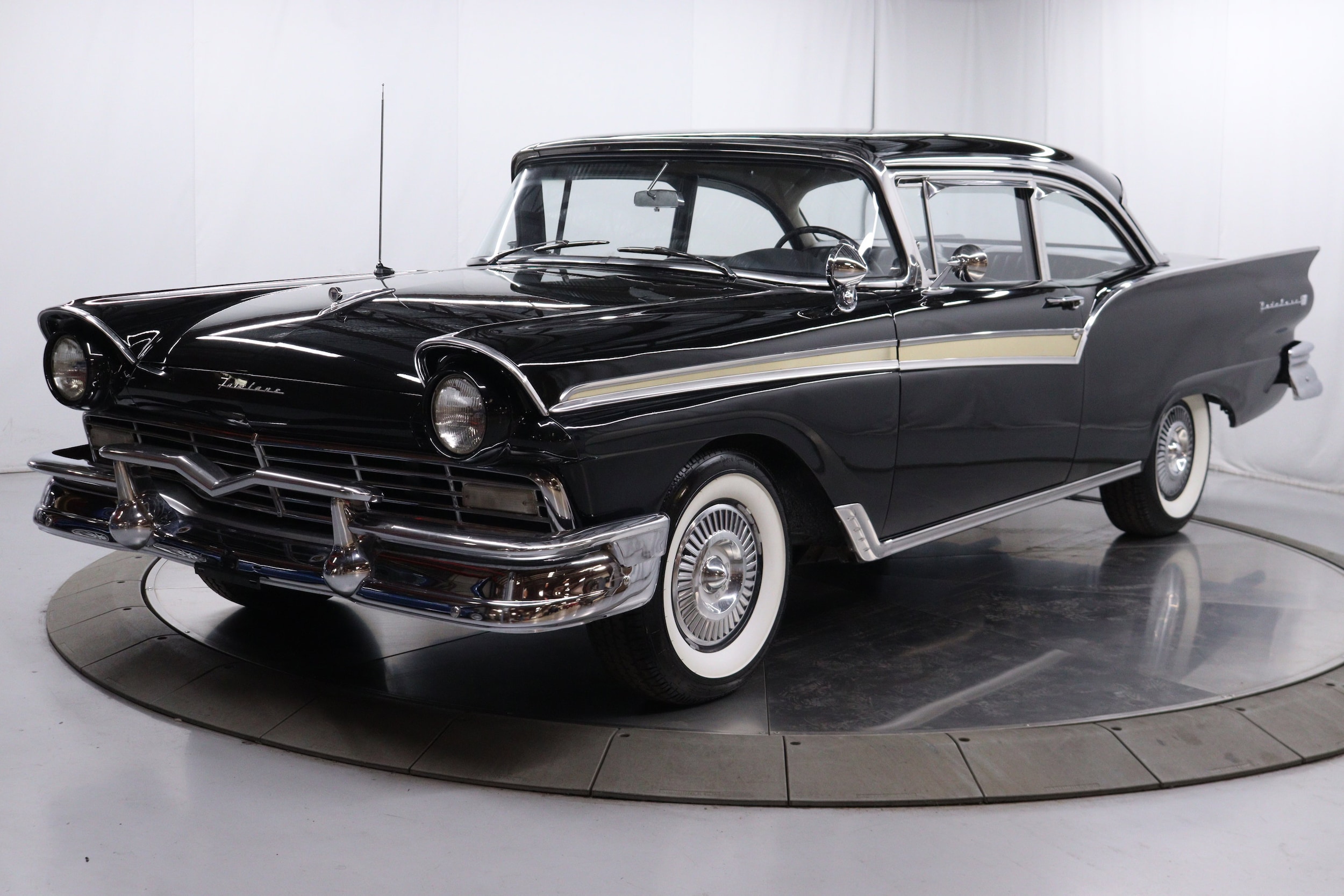 1957 Ford Fairlane 2