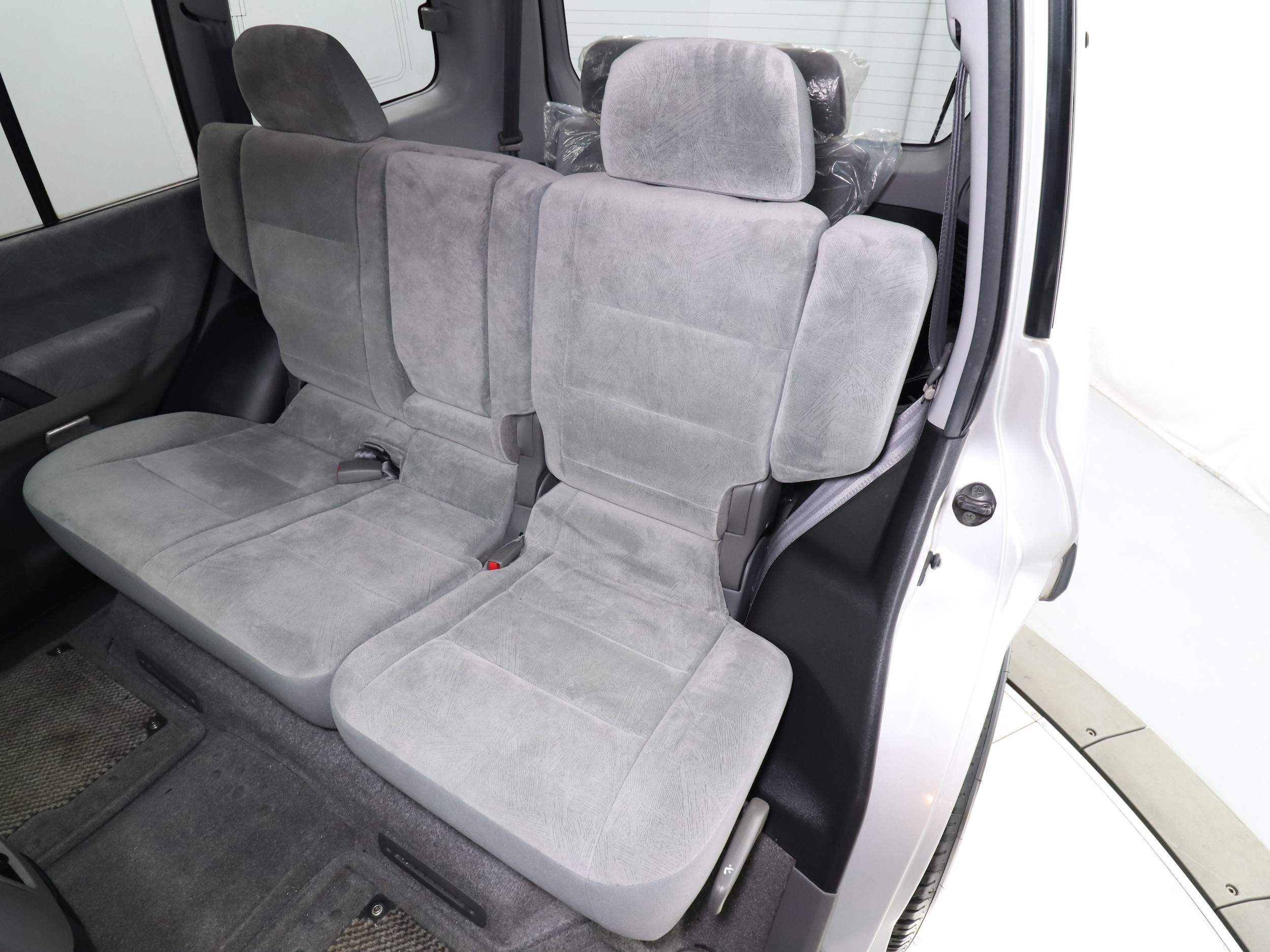 2000 Mitsubishi Pajero 21