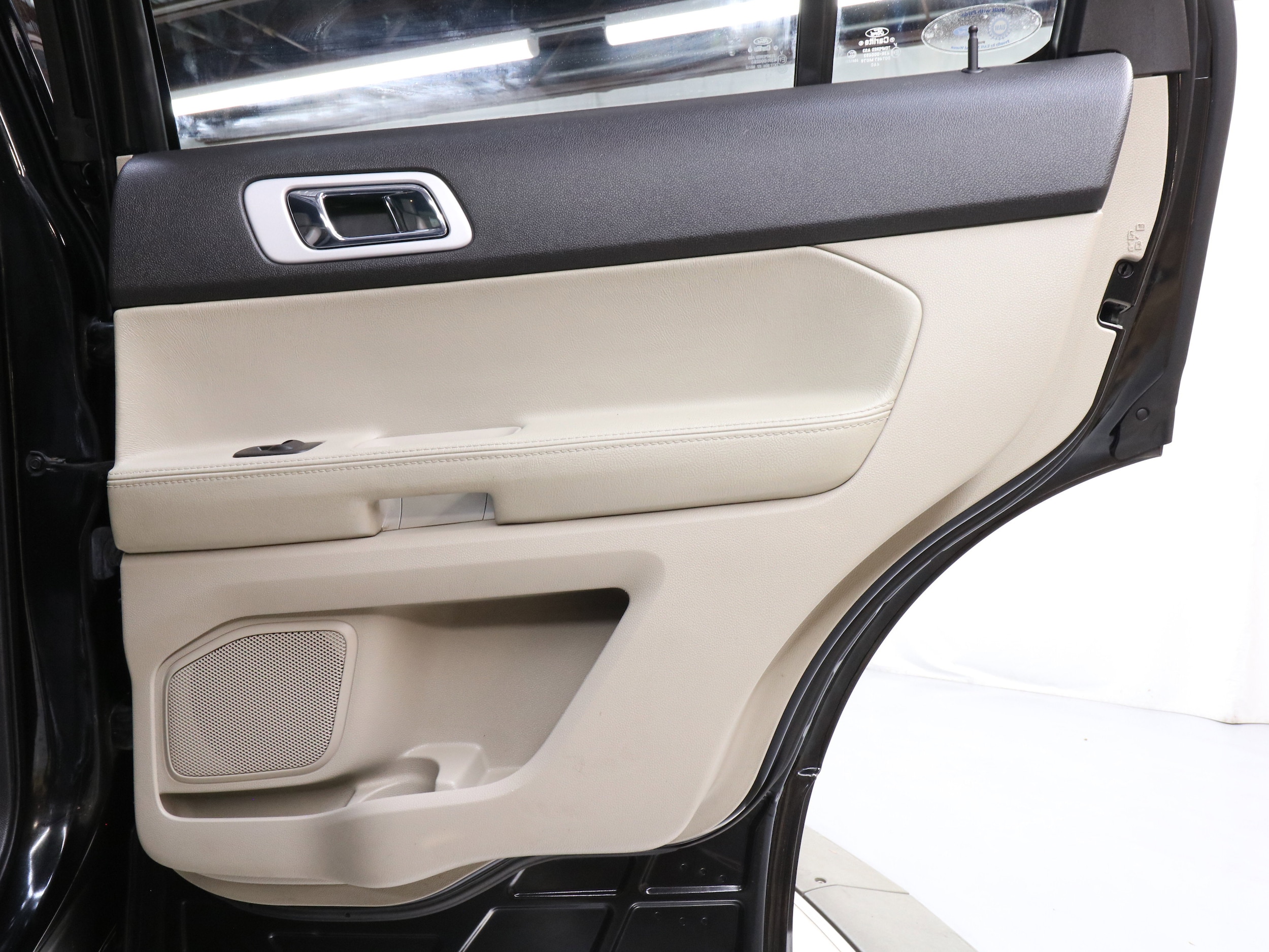 2015 Ford Explorer 25