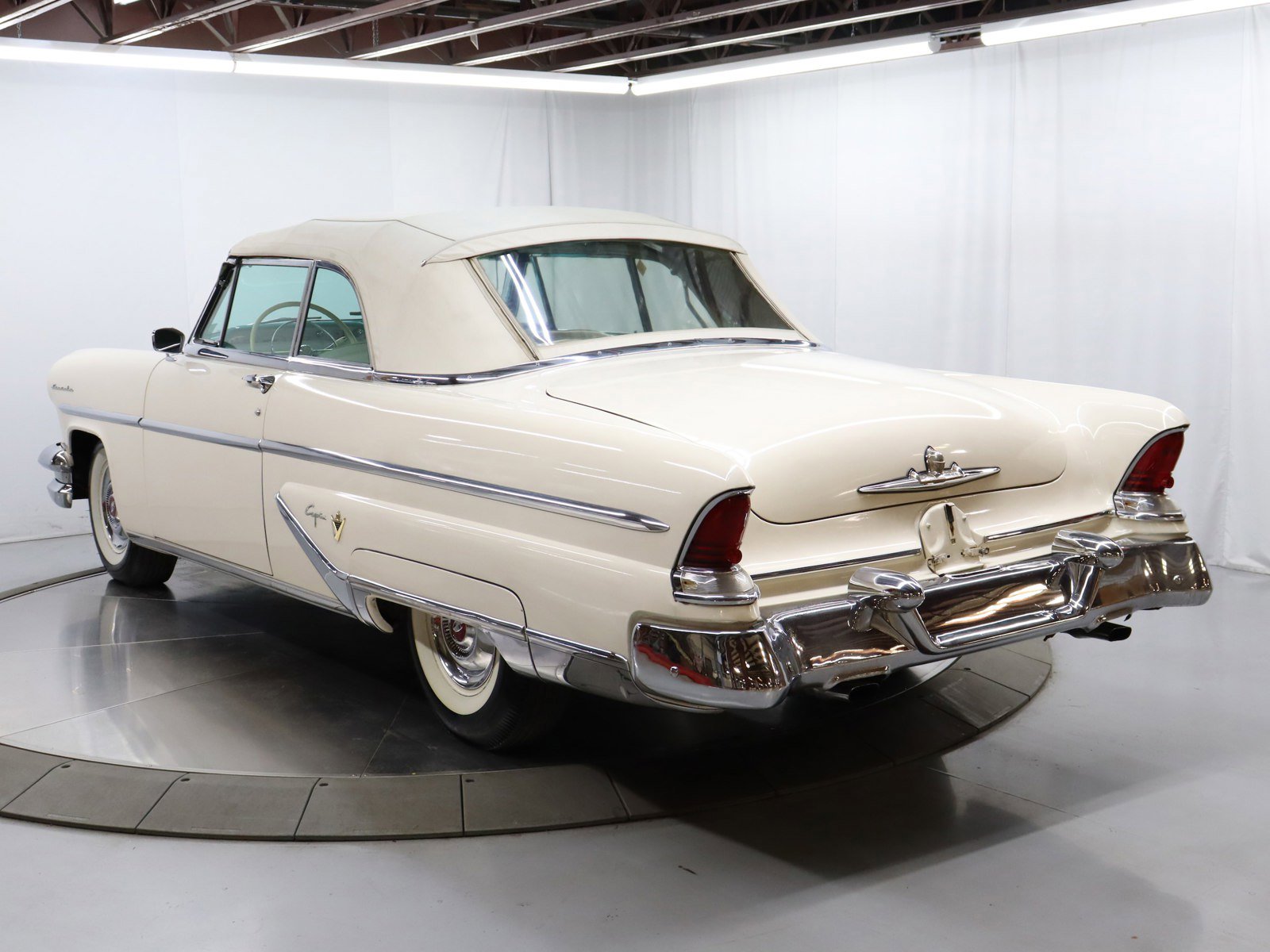 1955 Lincoln Capri 10