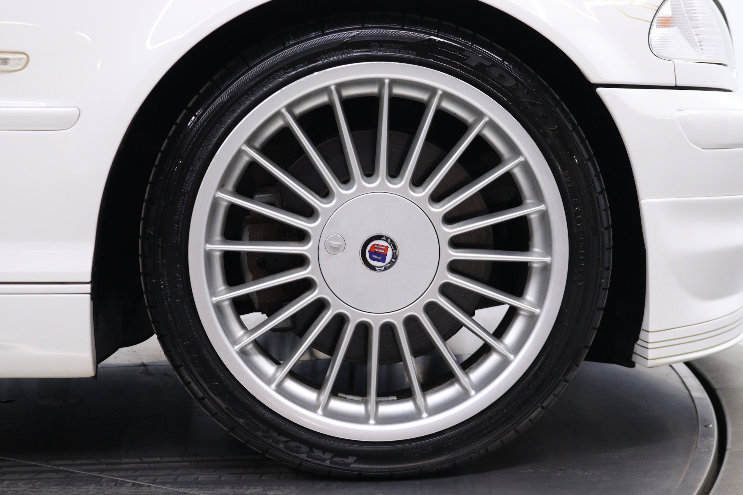 2000 BMW Alpina B3 27