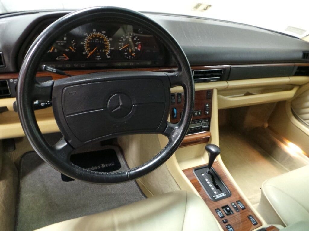 1991 Mercedes-Benz 300 SEL 17