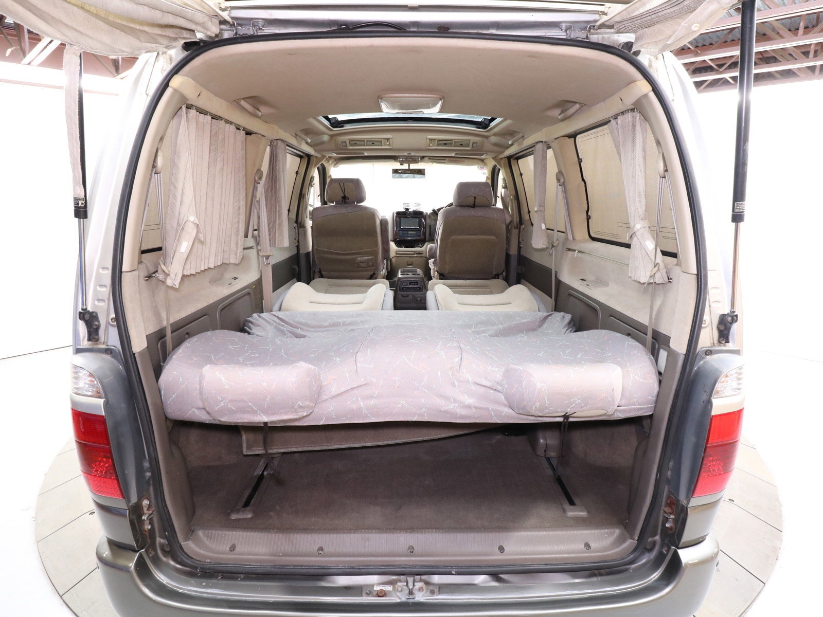 1999 Toyota Grand Hiace 26