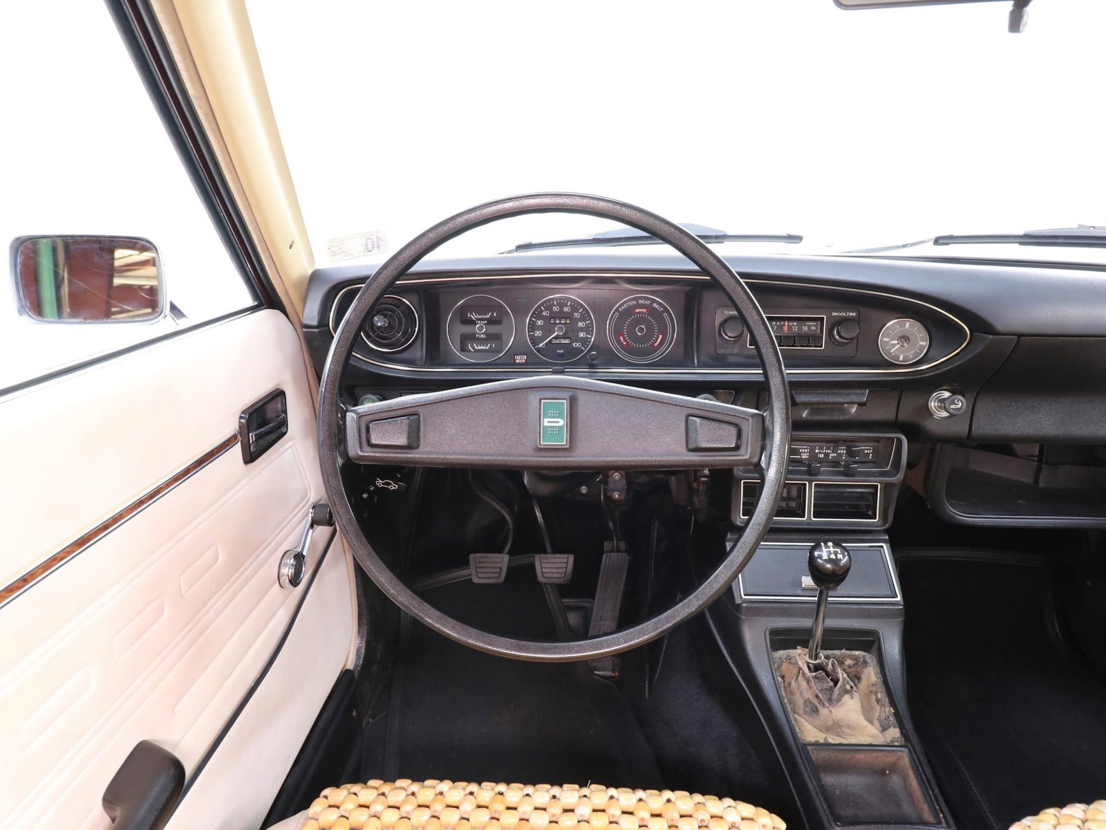 1977 Datsun 710 10