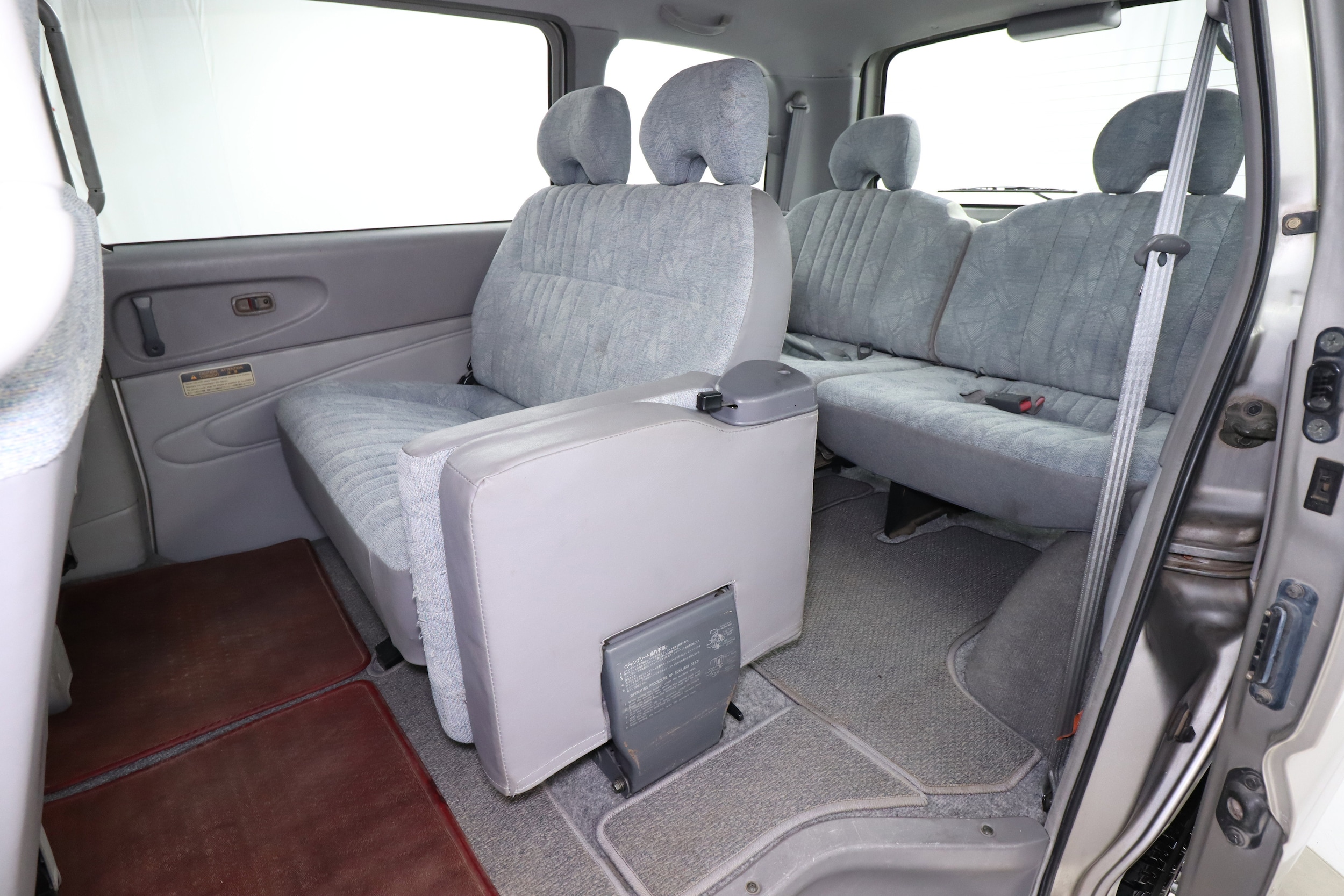 2000 Mitsubishi Delica 23