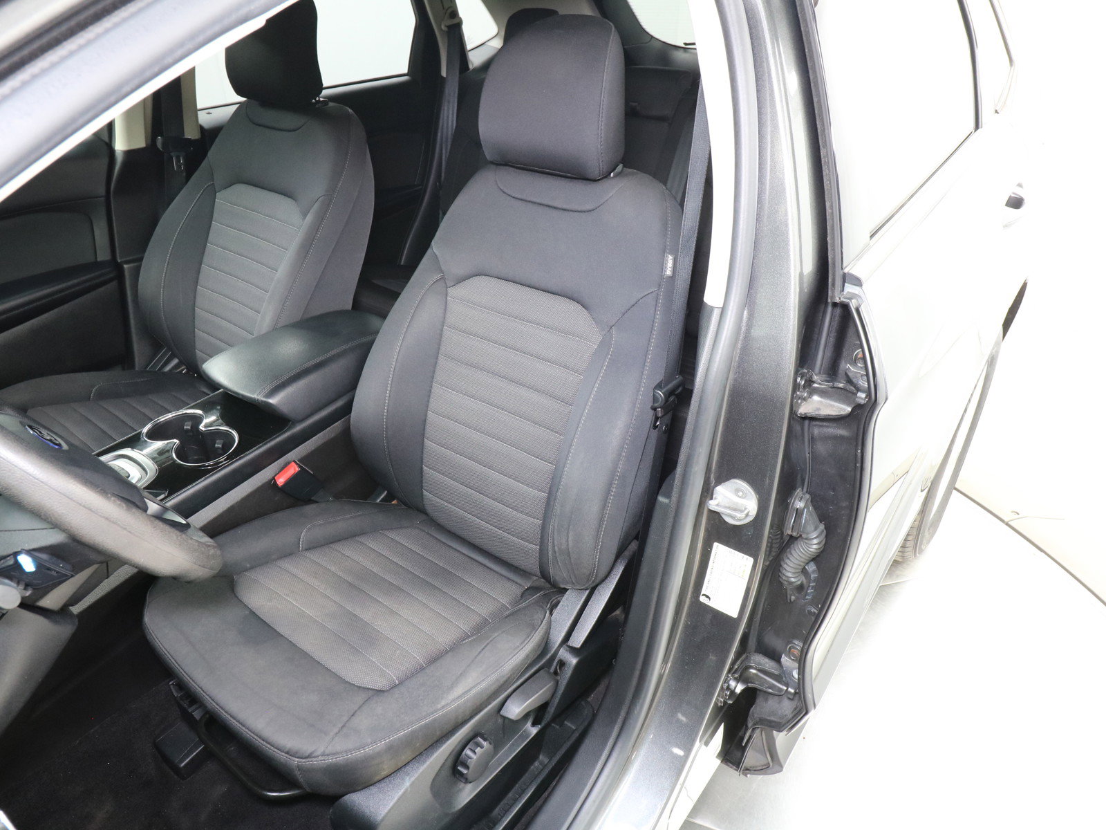 2017 Ford Edge 16