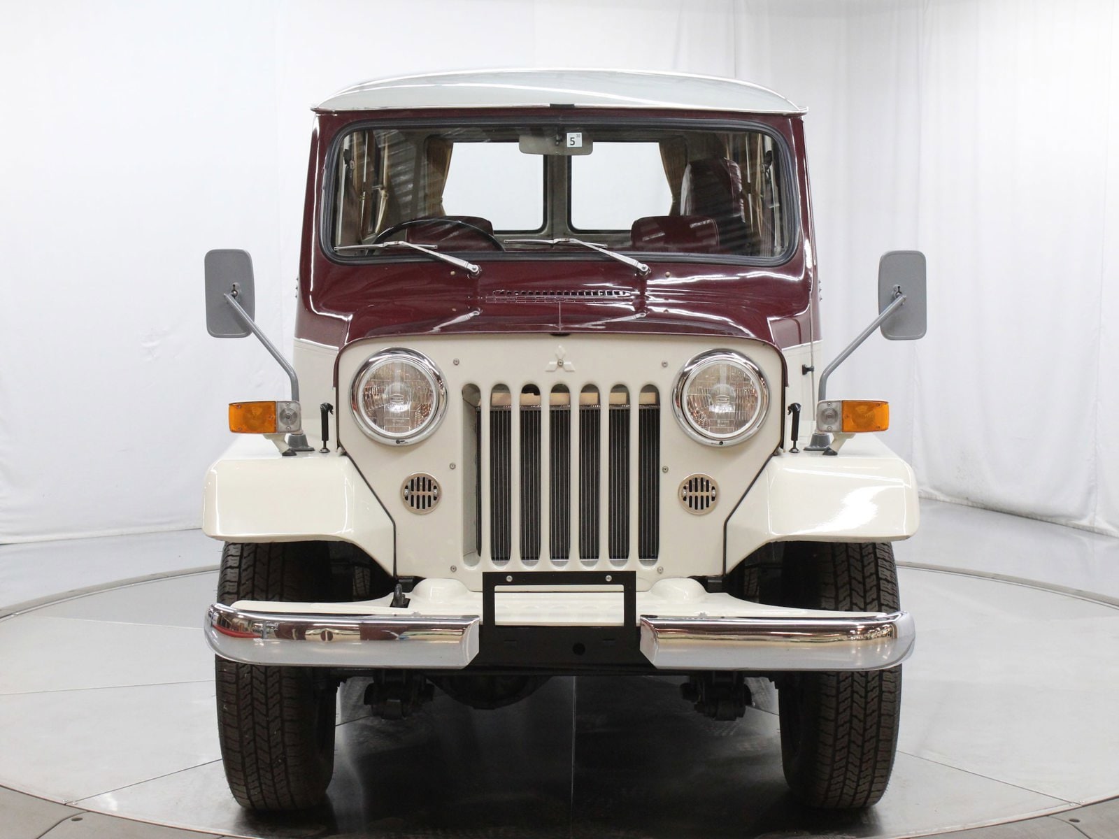 1976 Mitsubishi Jeep 3