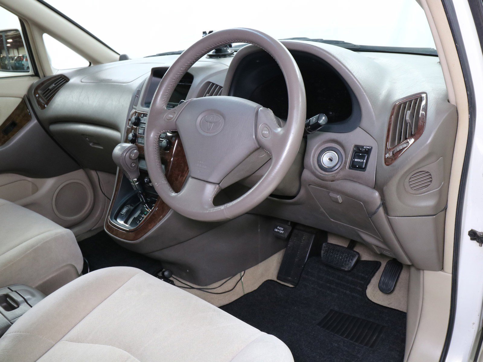 1998 Toyota Harrier 11