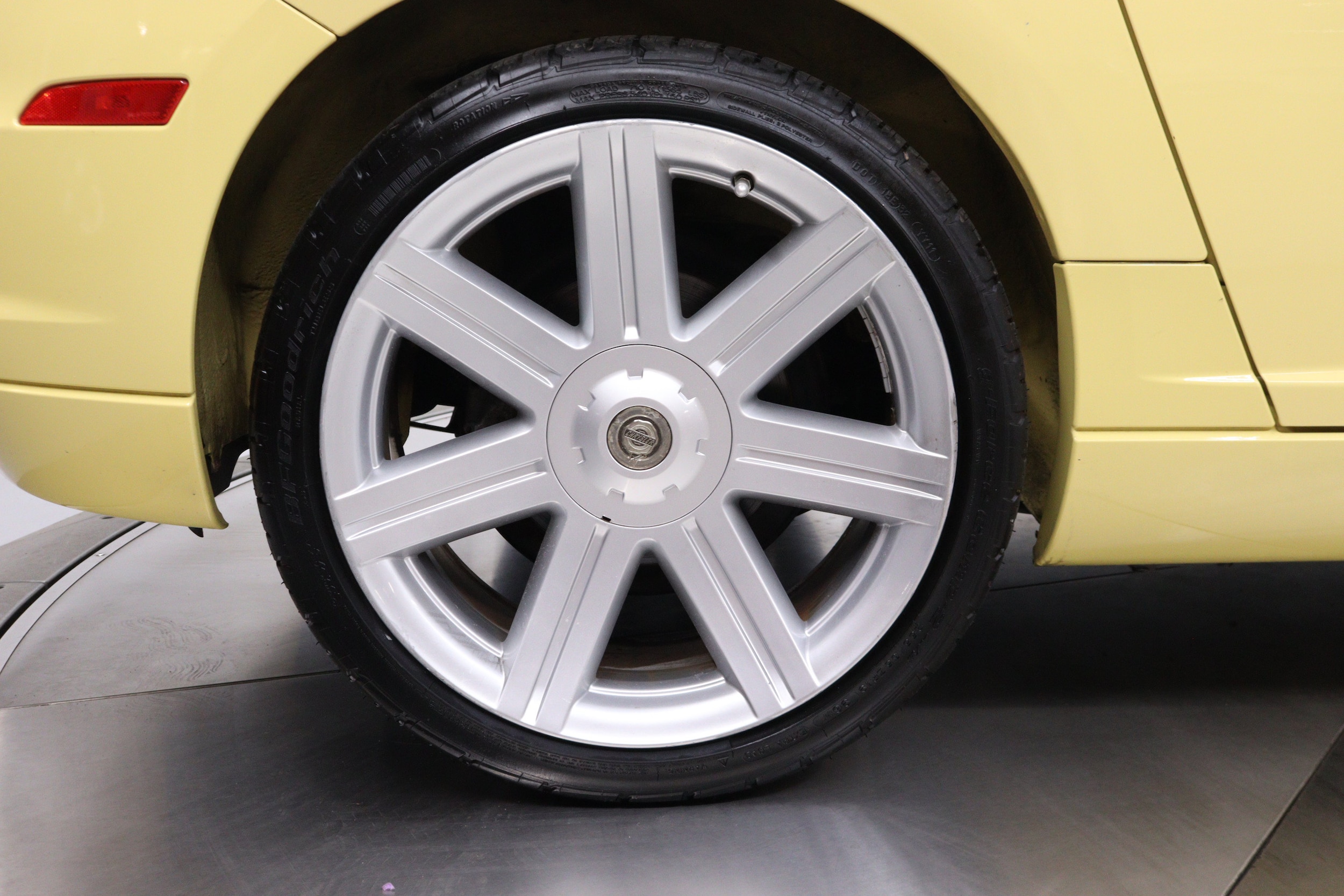 2005 Chrysler Crossfire 39