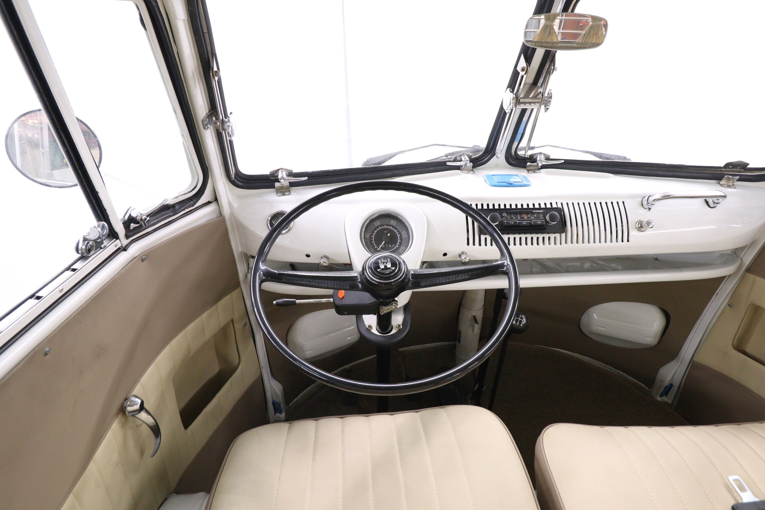 1972 Volkswagen Bus 12