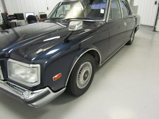 1989 Toyota Century 35