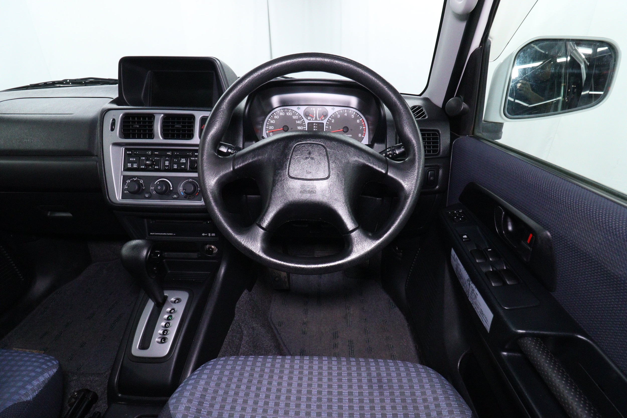 2000 Mitsubishi Pajero 10