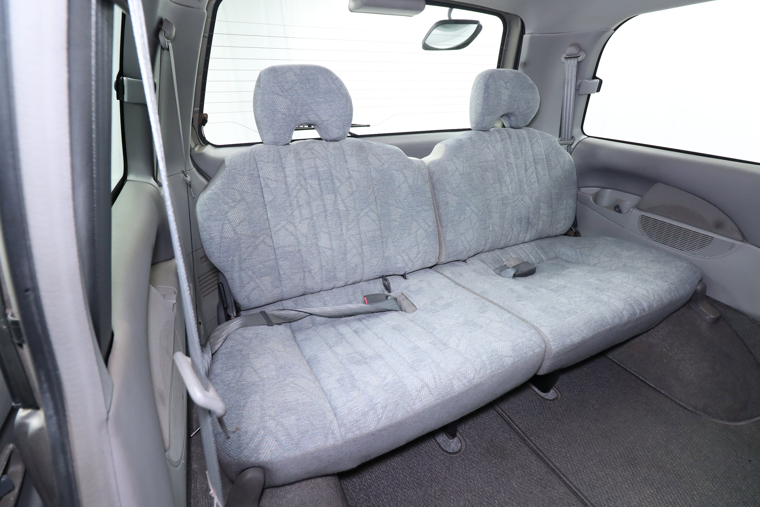 2000 Mitsubishi Delica 24