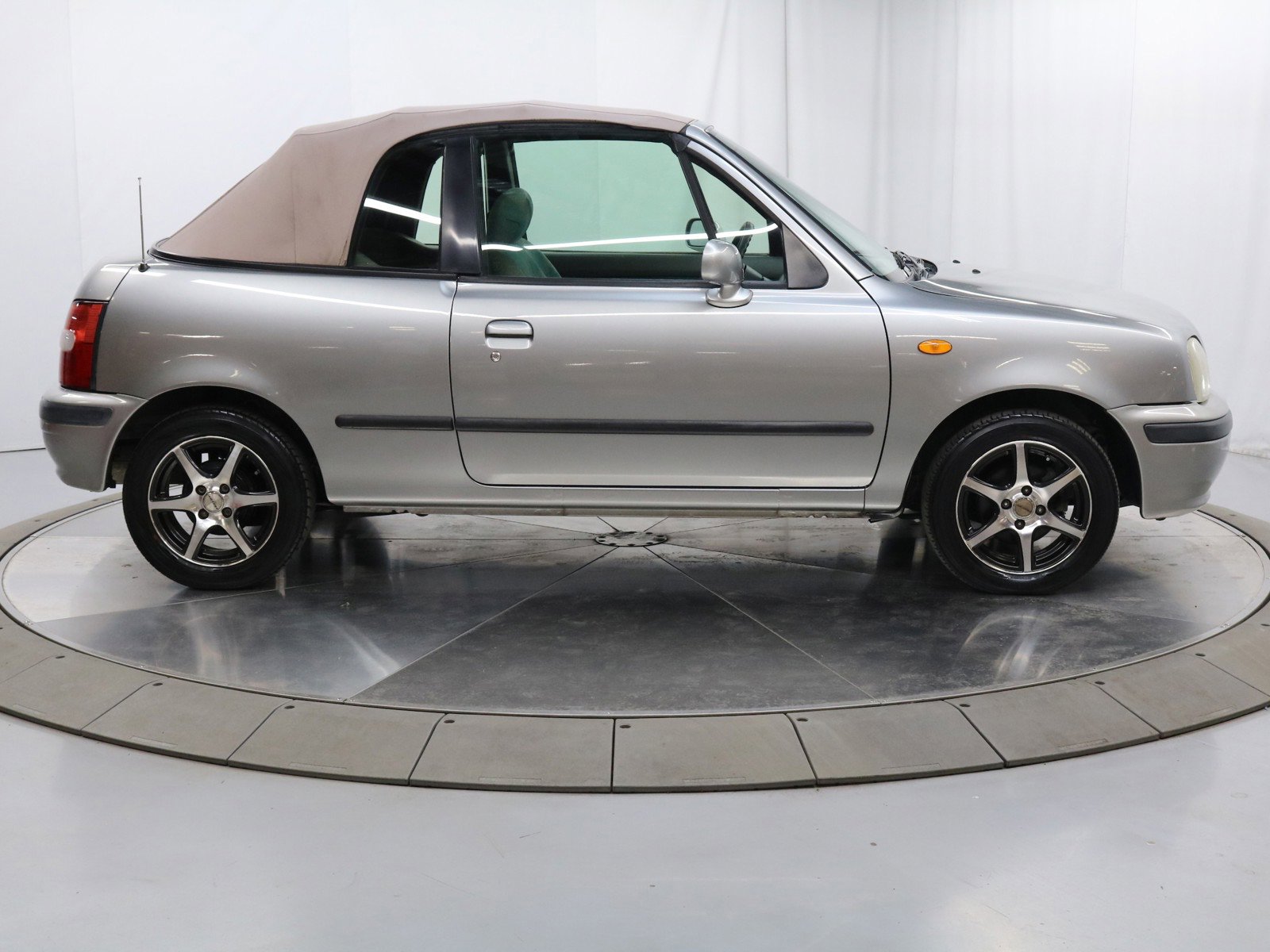 1998 Nissan March 10