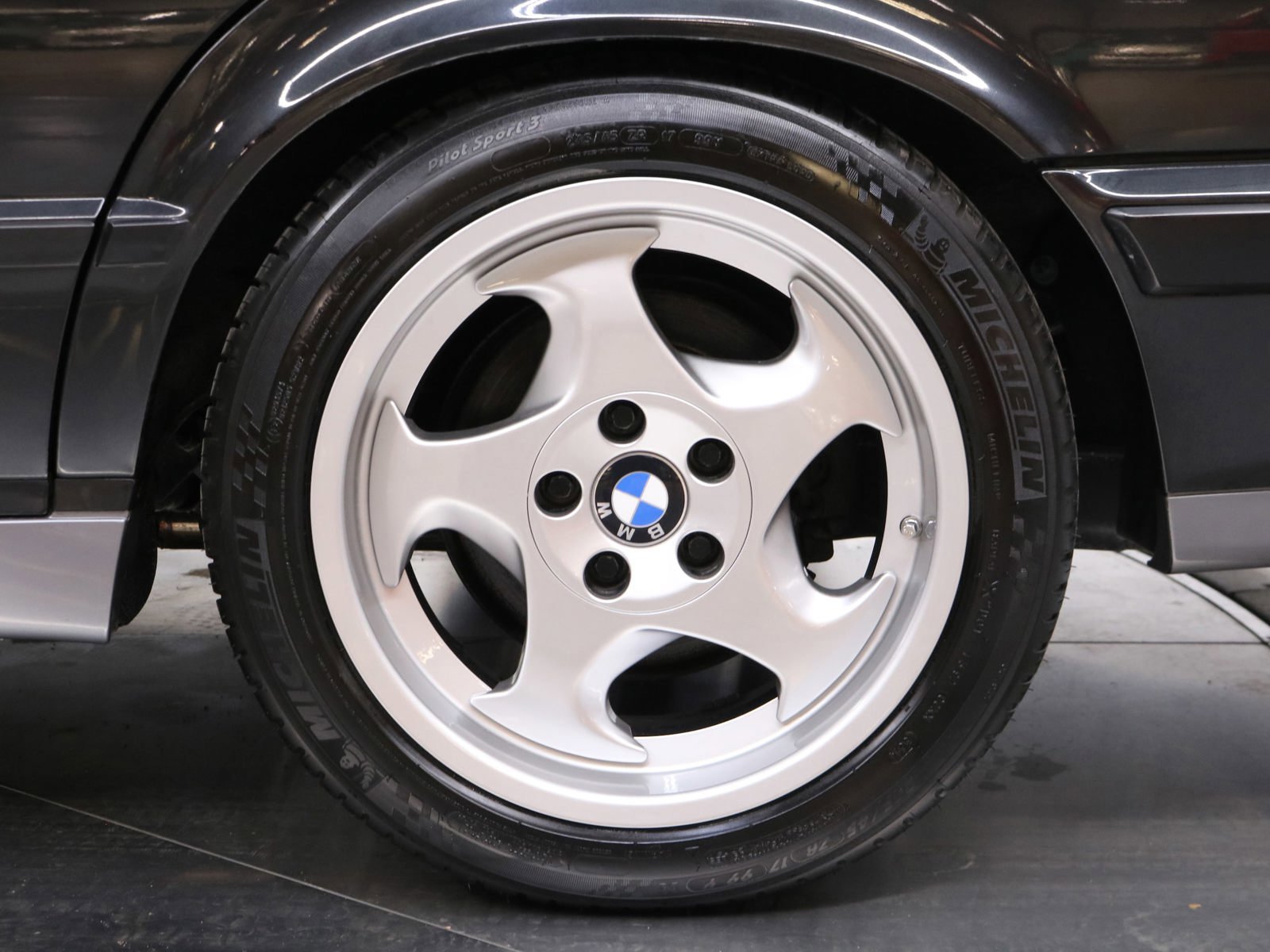 1993 BMW M5 44