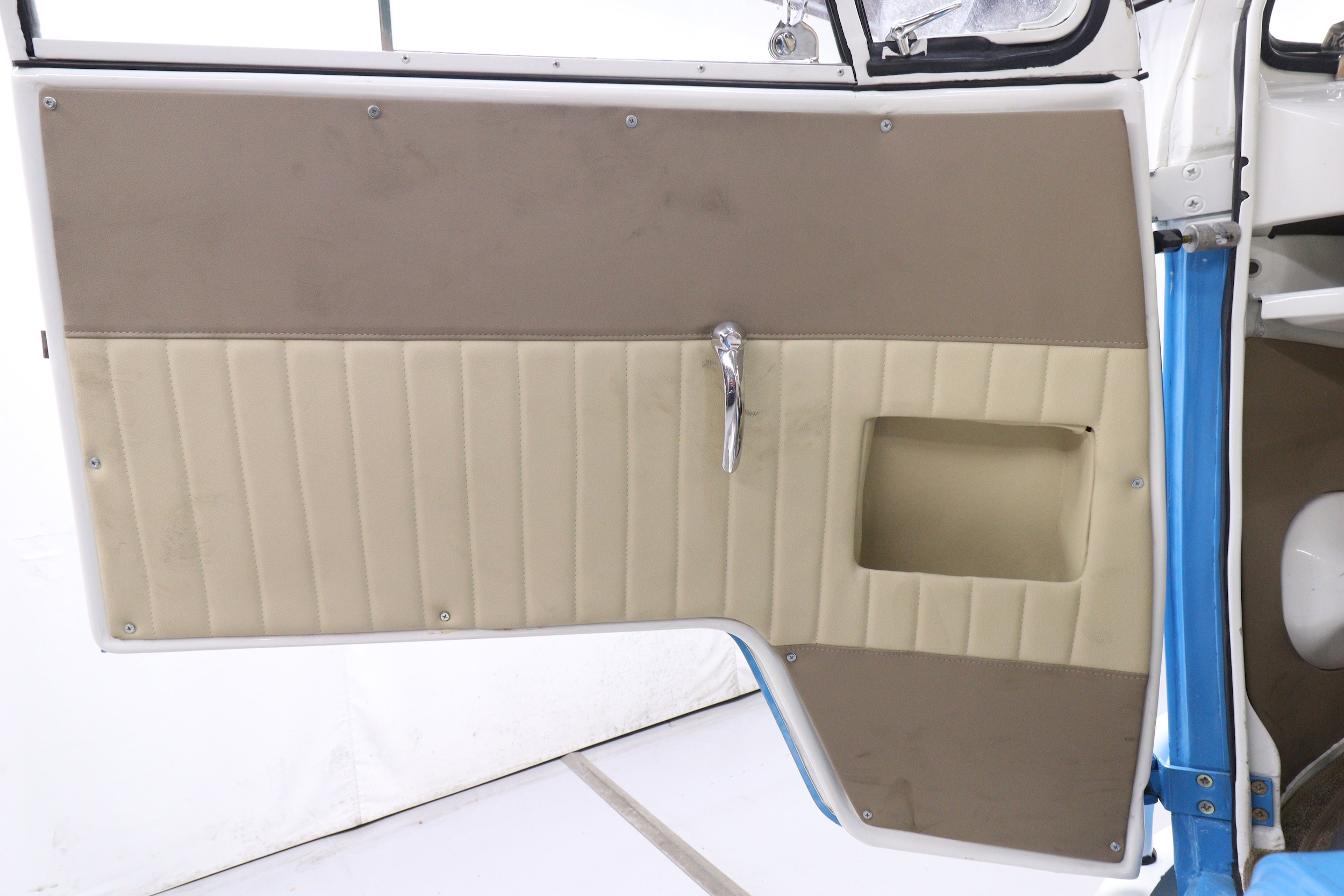 1972 Volkswagen Bus 21
