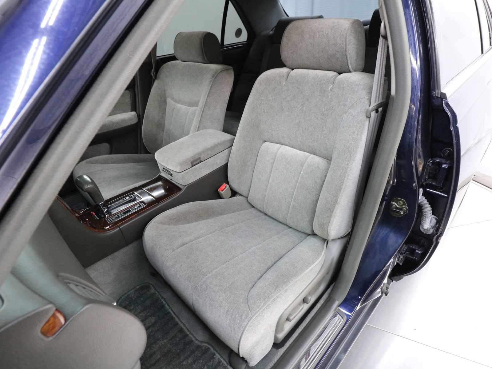 1998 Nissan Cima 18